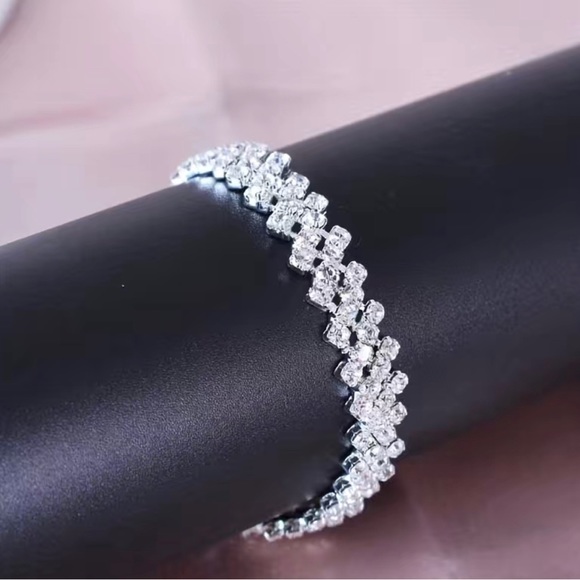 Rhombus Rhinestone Beaded Tennis Chain Anklet
Elastic Beach Ankle Bracelet - Picture 3 of 4